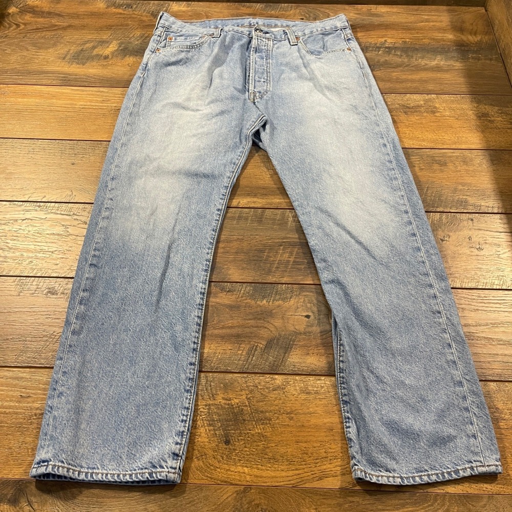 Levis 501 Original Fit Jeans Mens 36x30 Light Wash Straight Leg Denim Button Fly